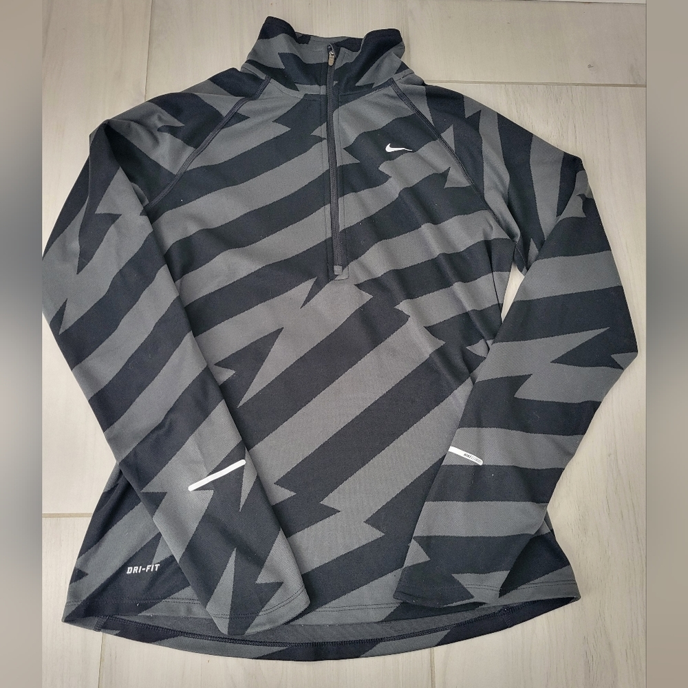 Nike Long Sleeve Size Medium Black & Gray